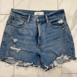 Abercrombie and Fitch 4" Mom shorts high rise